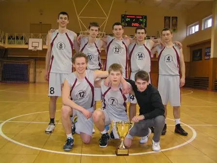 Paskutinės 2011 – 2012m. sezono J.Janonio gimnazijos krepšinio lygos rungtynės